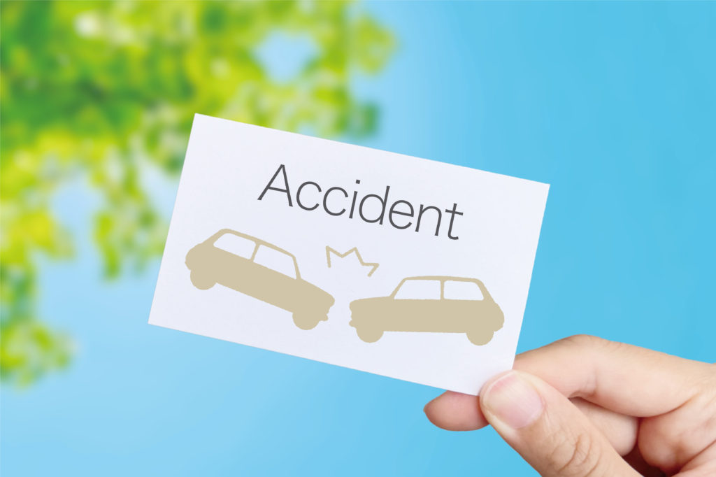 駐車場内で事故やトラブルにあった場合の対処方法をご紹介！！